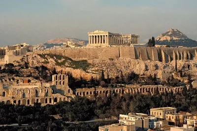 Descubra atenas em um tour privado de meio dia: acropolis, plaka, estádio panatenaico e muito mais, com transporte e motorista local simpático.