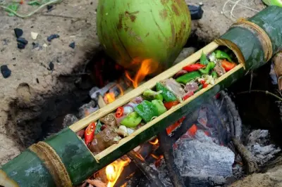 Aula de culinária tribal em Luang Prabang com guia Khmu