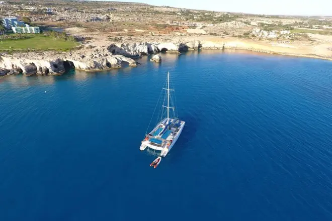 De Protaras, cap Greco, Varosha et la lagune bleue en catamaran