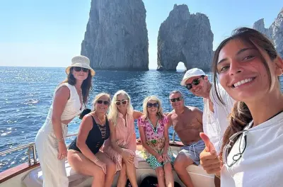 Bootstour Capri Insel: Faraglioni & Meeresgrotten