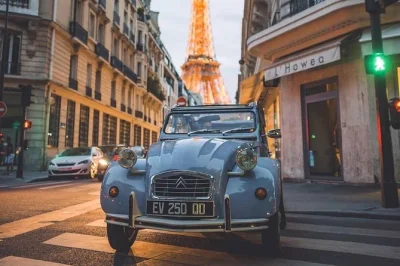 Erlebe paris im klassischen 2cv, entdecke montmartre & das quartier latin und lass dich von deinem guide perfekt absetzen. inklusive abholung vom hotel.