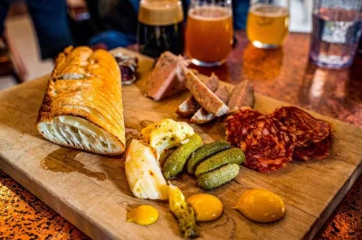 Follow a private food tour in montreal’s mile end, taste bagels, smoked meat, poutine, and more. includes 6+ dishes, local guide, flexible start times.