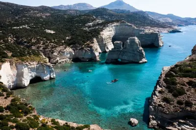 Snorkeling a Milos: Kleftiko, grotte e acque termali