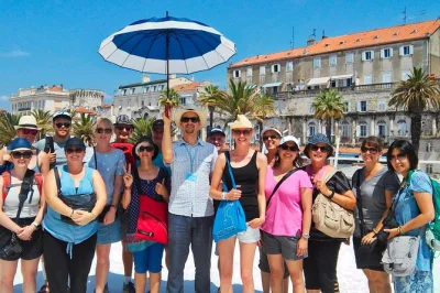 Descubre el antiguo palacio de diocleciano en split, pasea por la animada riva y escucha historias auténticas de un guía local. incluye entradas y se realiza bajo cualquier clima.