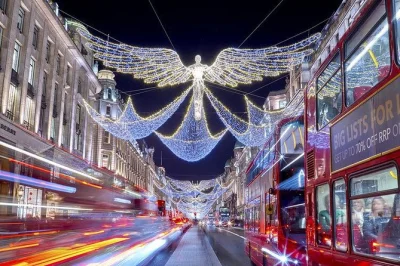 Scopri la magia delle luci di natale di londra con un tour serale in bus scoperto e guida dal vivo, passando per regent street, oxford street, big ben e molto altro. salita semplice inclusa.