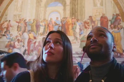 Explore o vaticano, admire a capela sistina de michelangelo e visite as criptas papais com entrada rápida e guia local especializado.