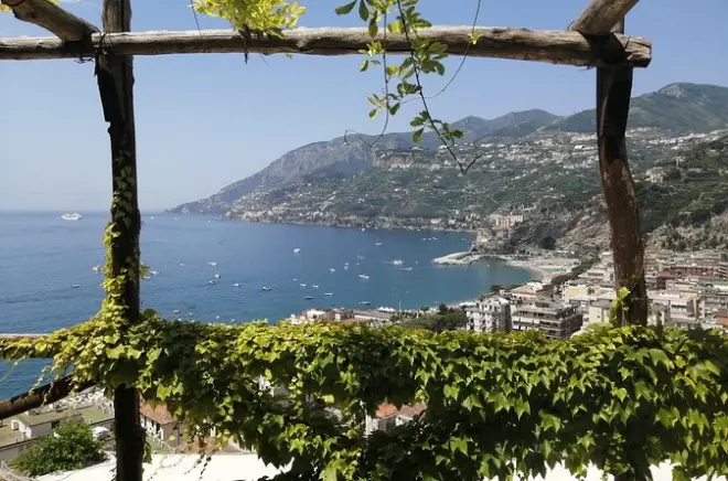 Costa Amalfitana desde Salerno en minivan privada, visita tres pueblos