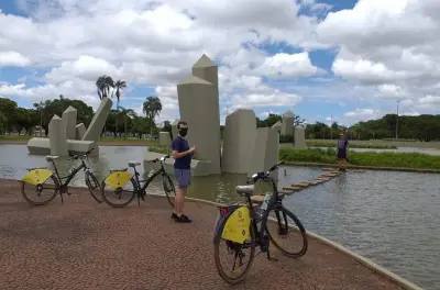 Brasilia in bici: JK Memorial e piazza Crystal