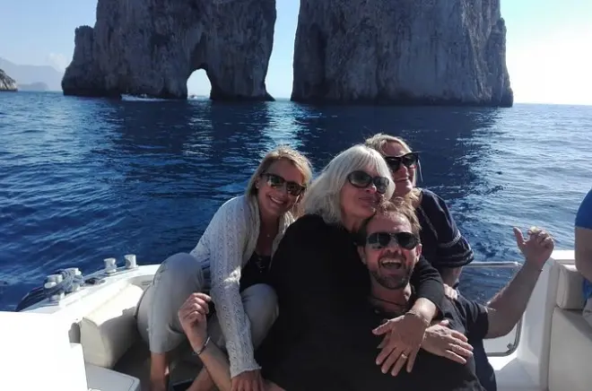 Tour in barca a Capri da Sorrento: Grotte e faraglioni