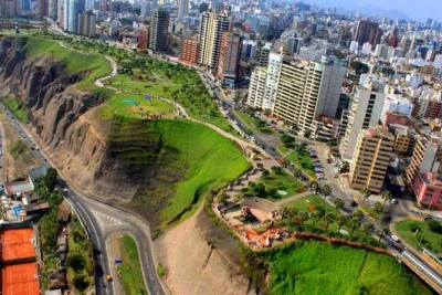 Start in miraflores, bike the cliffs to barranco, climb el morro hill, and see lima’s jesus statue with a small group. includes photos, water refill, and local guide.