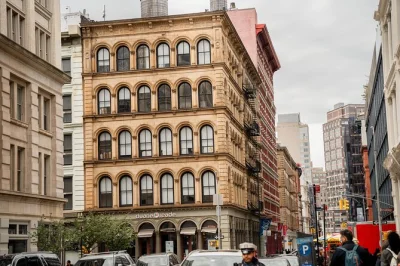 Erkunde soho, little italy & chinatown mit einem lokalen guide, probiere klassische cannoli und dumplings, und erfahre spannende geschichten aus den vierteln. geführte tour mit flexiblen essensstopps