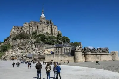 Mont-St-Michel tour privado a pie: Entrada incluida a la abadía