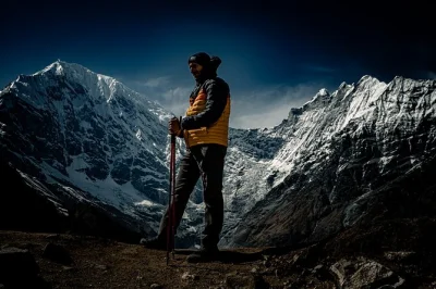 Comienza tu trekking en el valle de langtang desde syabrubesi con guía local, alojamientos en tea houses y todos los permisos incluidos. disfruta de vistas a las montañas, senderos por bosques y la 