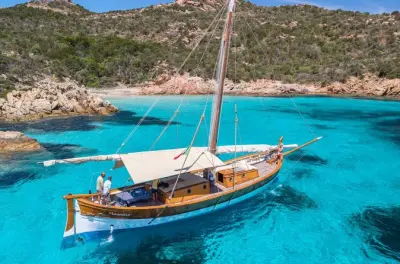 Voile à La Maddalena depuis Palau : Bateau vintage, 7 heures