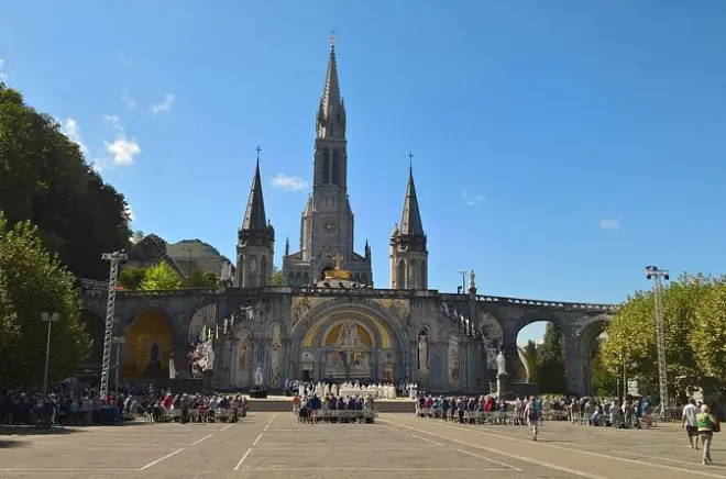 Lourdes Private Tour: Bernadette's Birthplace & Grotto