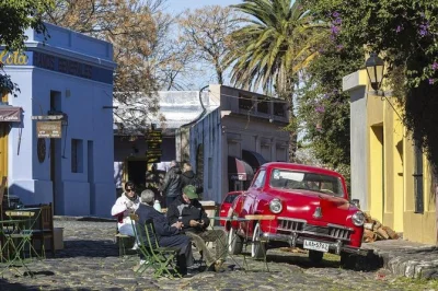 Colonia del sacramento erleben: kopfsteinpflaster, leuchtturm-blick und entspanntes flair – tagesausflug ab buenos aires mit fähre und hoteltransfer.