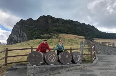 Jeju Ost: Seongsan Ilchulbong & Jeongbang Wasserfall mit Abholung