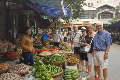 Follow a local guide through hanoi’s old quarter, tasting vegan street food, exploring dong xuan market, and ending with vietnamese coffee. includes pickup.