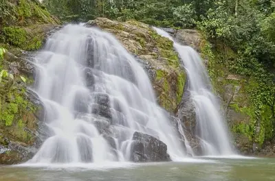 Cascate di Manuel Antonio: Tour in piccolo gruppo a Mulguri nascosta