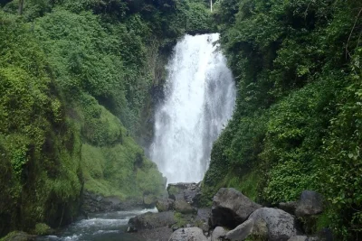 Wake up early for otavalo’s market, meet local artisans, shop leather in cotacachi, and pause at san pablo lake—all with private transport and a guide from quito.