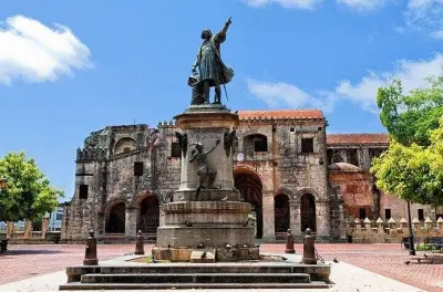 Santo Domingo tour from Bávaro: Colonial Zone and Three Eyes