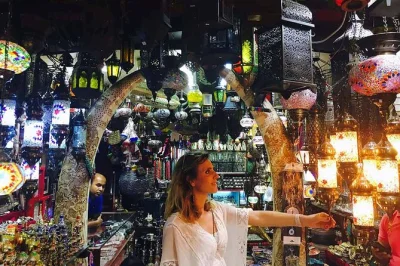 Explore muscat in 4 hours—visit sultan qaboos grand mosque, muttrah souq, al alam palace, forts & more. private guide, hotel pickup, local insights.