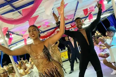 Fiesta en barco White Night en San Andrés: Cena y baile