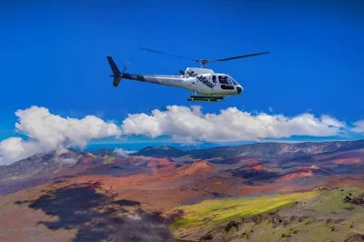 Erlebe maui aus der vogelperspektive: Überfliege krater, wasserfälle & regenwälder bei einem 60-minütigen helikopterflug mit live-kommentar vom lokalen piloten. abflug ab kahului heliport.
