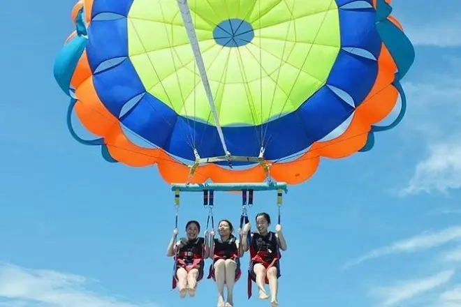 Parasailing in Tanjung Benoa: 10-minütiger Flug mit Hotelabholung