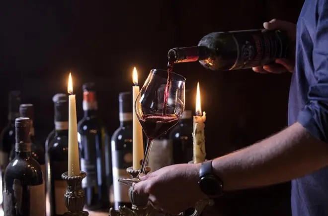 Degustación de vinos toscanos en Siena: Cripta etrusca