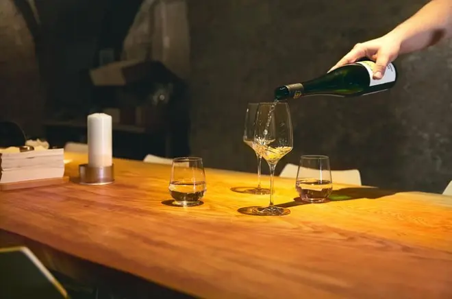 Vienna Food Tour: 8 Stops with Wine Tasting & Local Guide