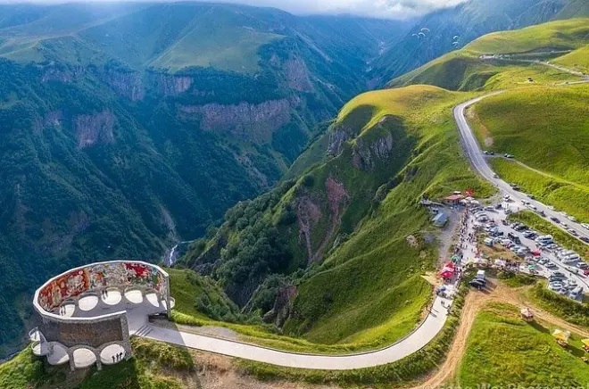 Da Tbilisi a Kazbegi in 3 ore con soste private opzionali