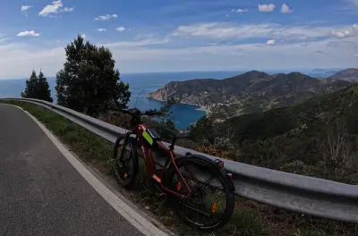 Wine trail e-bike tour Cinque Terre: Monterosso with aperitif