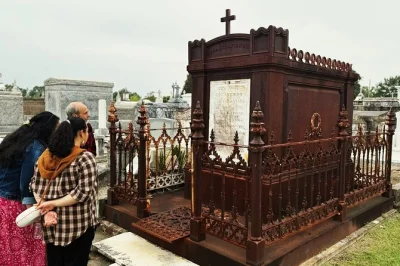 Scopri i cimiteri storici di new orleans con una guida esperta, ascolta le tradizioni funebri locali e visita il memoriale katrina. tour guidato con possibilità di portare bevande.