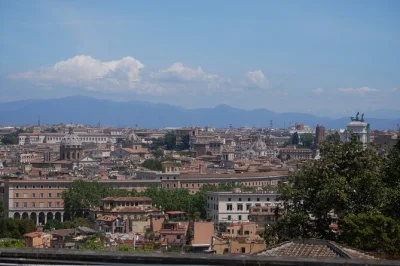 Explore ruas tranquilas de roma de e-bike, prove autênticos petiscos em testaccio e trastevere e aproveite a vista do janículo. guia local e lanches inclusos.