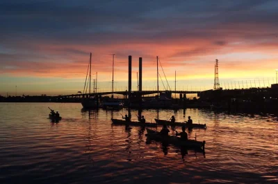 Float through melbourne at sunset by kayak, enjoy dinner on the water, and watch the city lights come alive—includes all gear and local guide support.