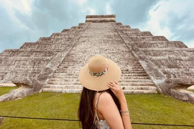 Explore chichen itza antes das multidões, nade em um cenote, visite uma cidade colonial e aproveite um almoço, tudo com transporte privativo e guia certificado.