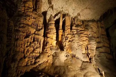 Postojna-Höhle & Burg Predjama: Mit Höhlenbahn
