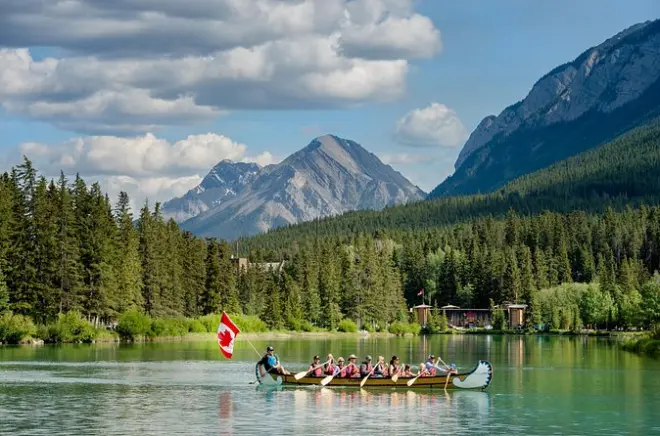 Tour en canoa por el río Bow en Banff: Rema con un guía