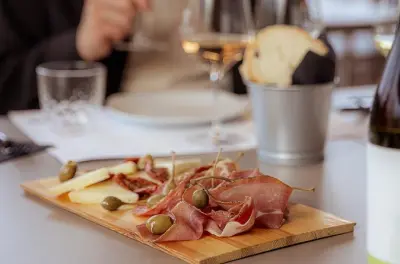 Déjeuner dans une cave à Montepulciano : 5 vins avec repas toscan