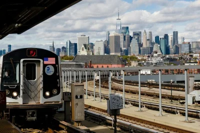 New york erleben: freiheitsstatue, times square, u-bahn-abenteuer und grand central – geführt von einem echten new yorker. kleine gruppe, alle highlights, tickets inklusive.