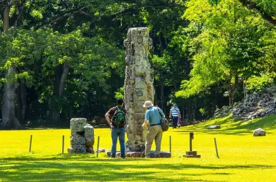 Maya-Ruinen von Copán ab San Pedro Sula: Unterirdische Tunnel