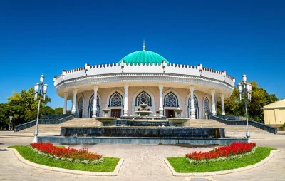 Descubra tashkent com passeio guiado, visita ao chorsu bazaar, almoço típico de plov no local original e transporte com entrada inclusa.