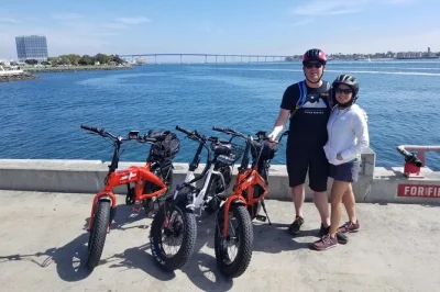 Pedala in e-bike nel gaslamp quarter di san diego, lungo l’embarcadero, balboa park e visita l’uss midway. tour guidato con curiosità locali e viste sullo skyline.