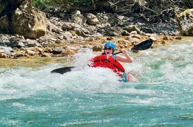 Cañón del río Tara packrafting: Rema tu propia balsa