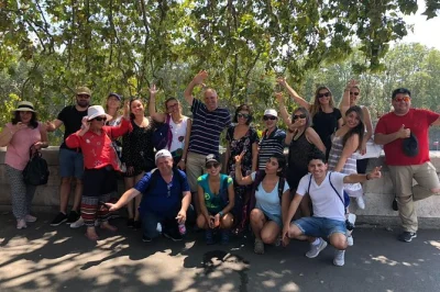 Explore roma com guia local: entrada no pantheon, fontana di trevi, destaques do vaticano e bênção papal aos domingos. acessível para cadeirantes e carrinhos.