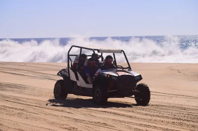 Erlebe echtes baja-feeling bei einer offroad-utv-tour von cabo ins dorf candelaria – mit lokalen guides, abholung und kompletter ausrüstung. jetzt platz sichern!