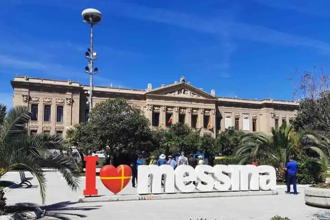 Tour a piedi di Messina: Campanile, cattedrale e museo dei pupi