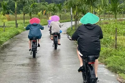 Ninh Binh in e-bike: Campagna Tam Coc, templi e pasti locali