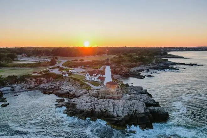 Crucero al atardecer en Casco Bay: Cuatro faros de Maine